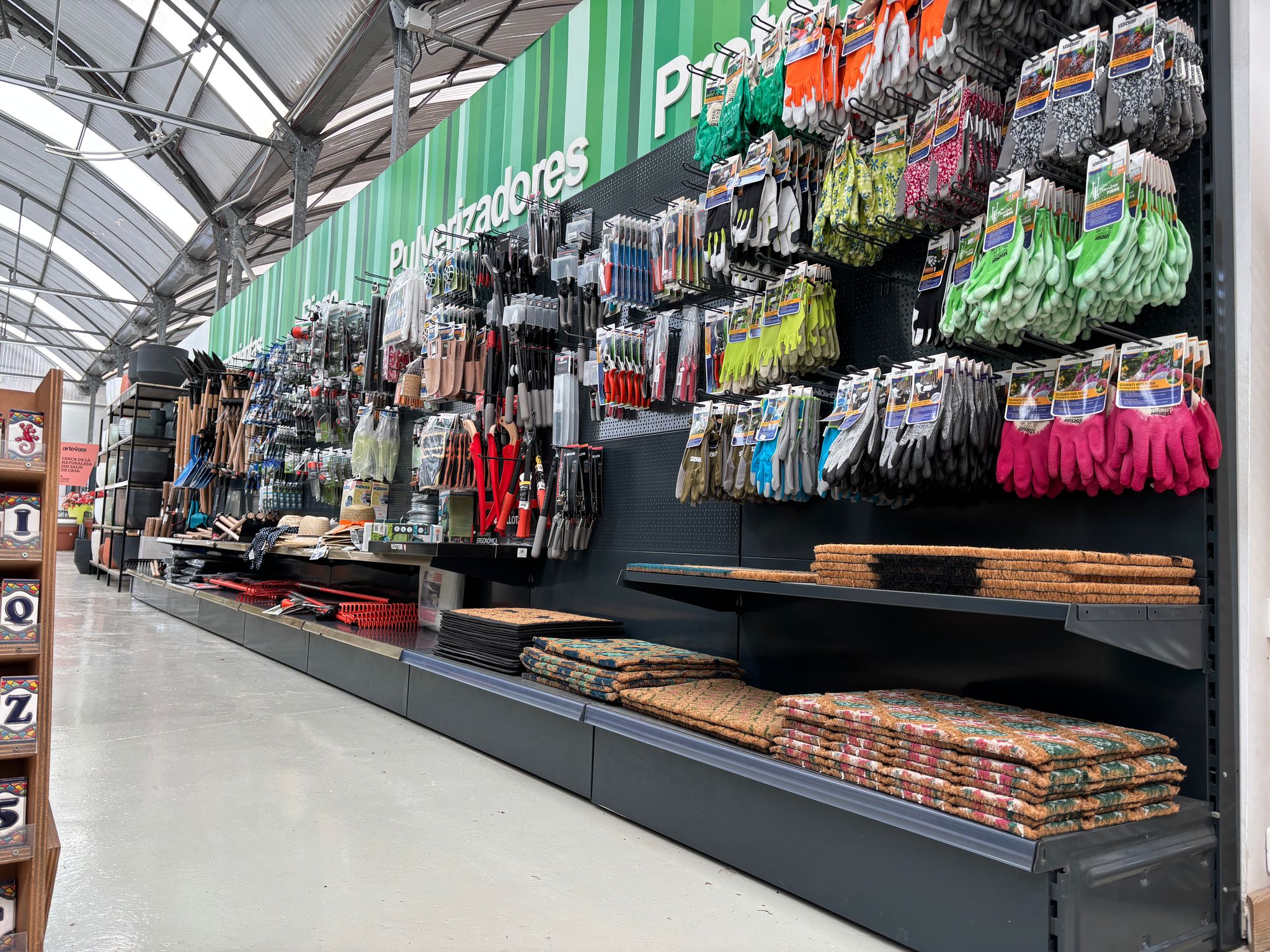 Productos fitosanitarios y herramientas de jardinería | Jardinería Bisanyes